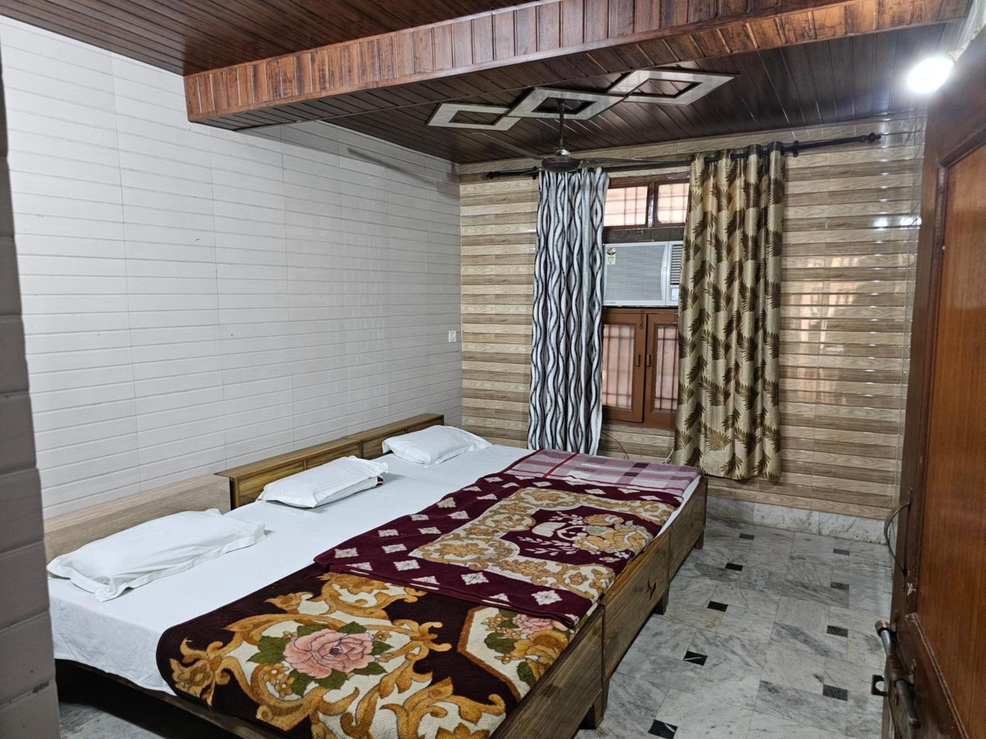 Subhadra Guest House Mathura Quarto foto