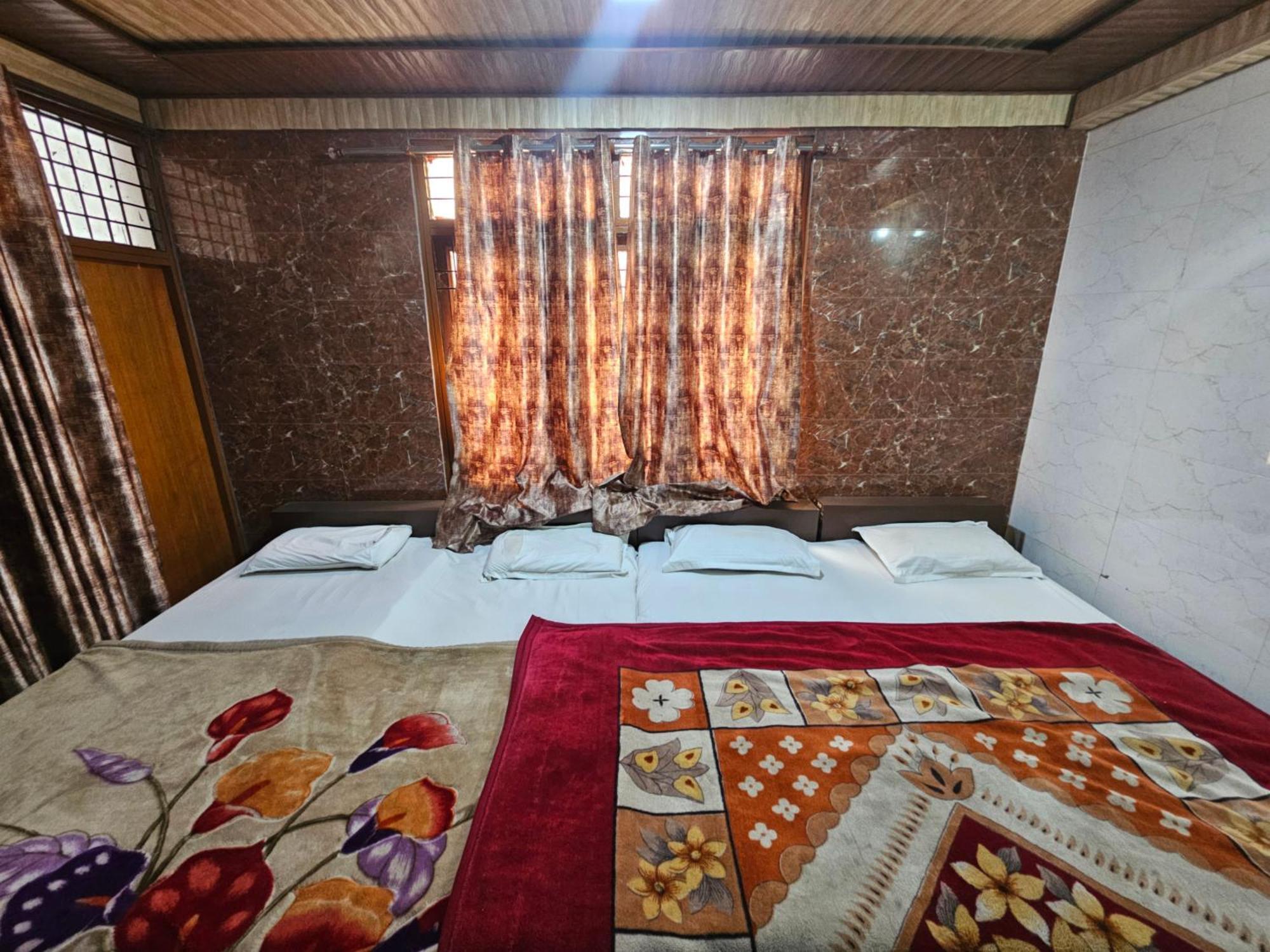 Subhadra Guest House Mathura Quarto foto